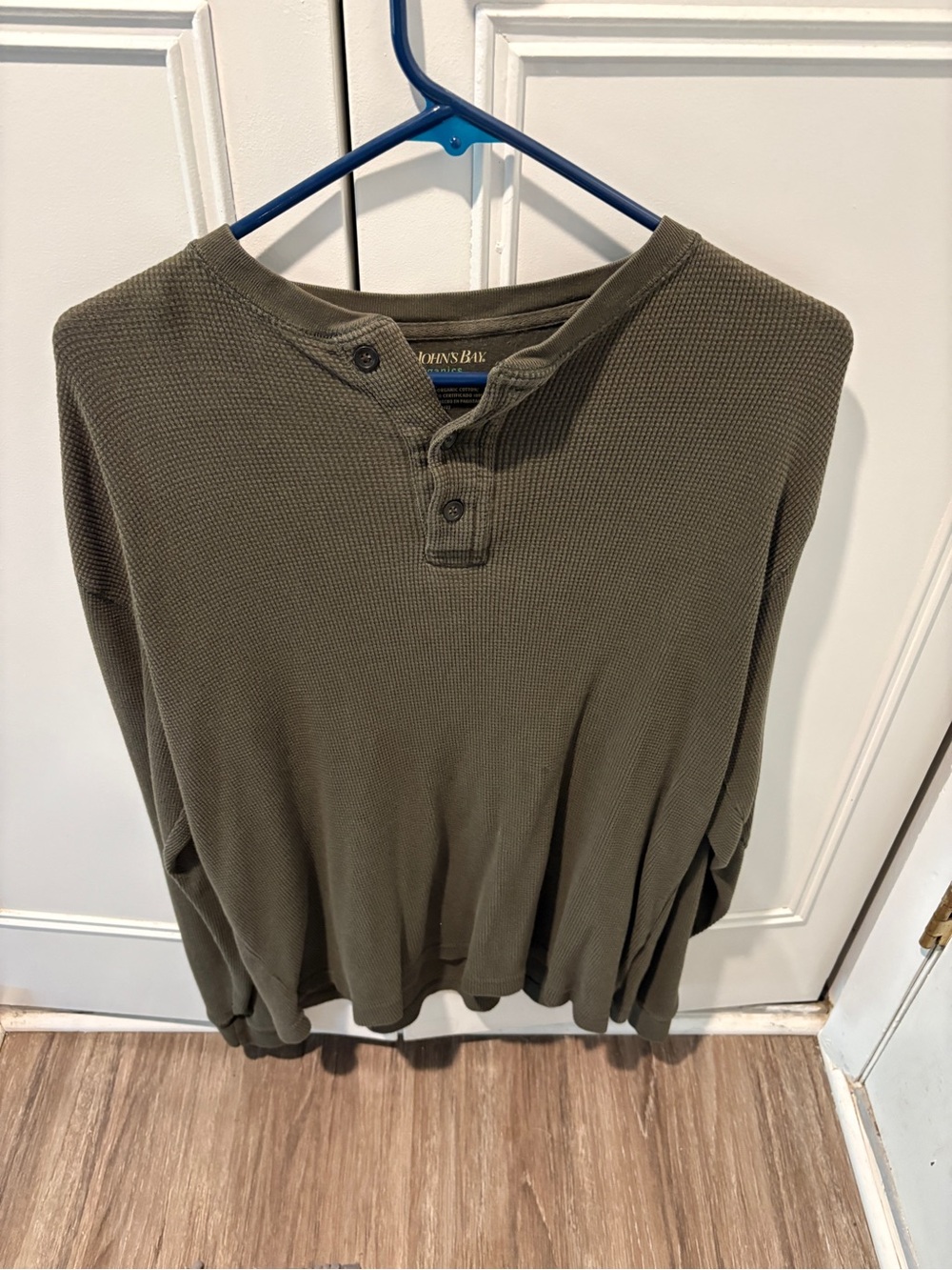 St. John's Bay Olive Green Waffle Henley Long Sleeve Shirt (Men’s Size: Medium)